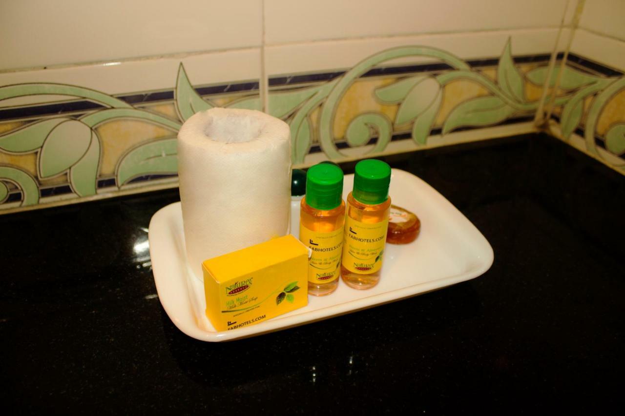 Fabhotel Shivangan Kolkata Airport - Fully Vaccinated Staff Kültér fotó